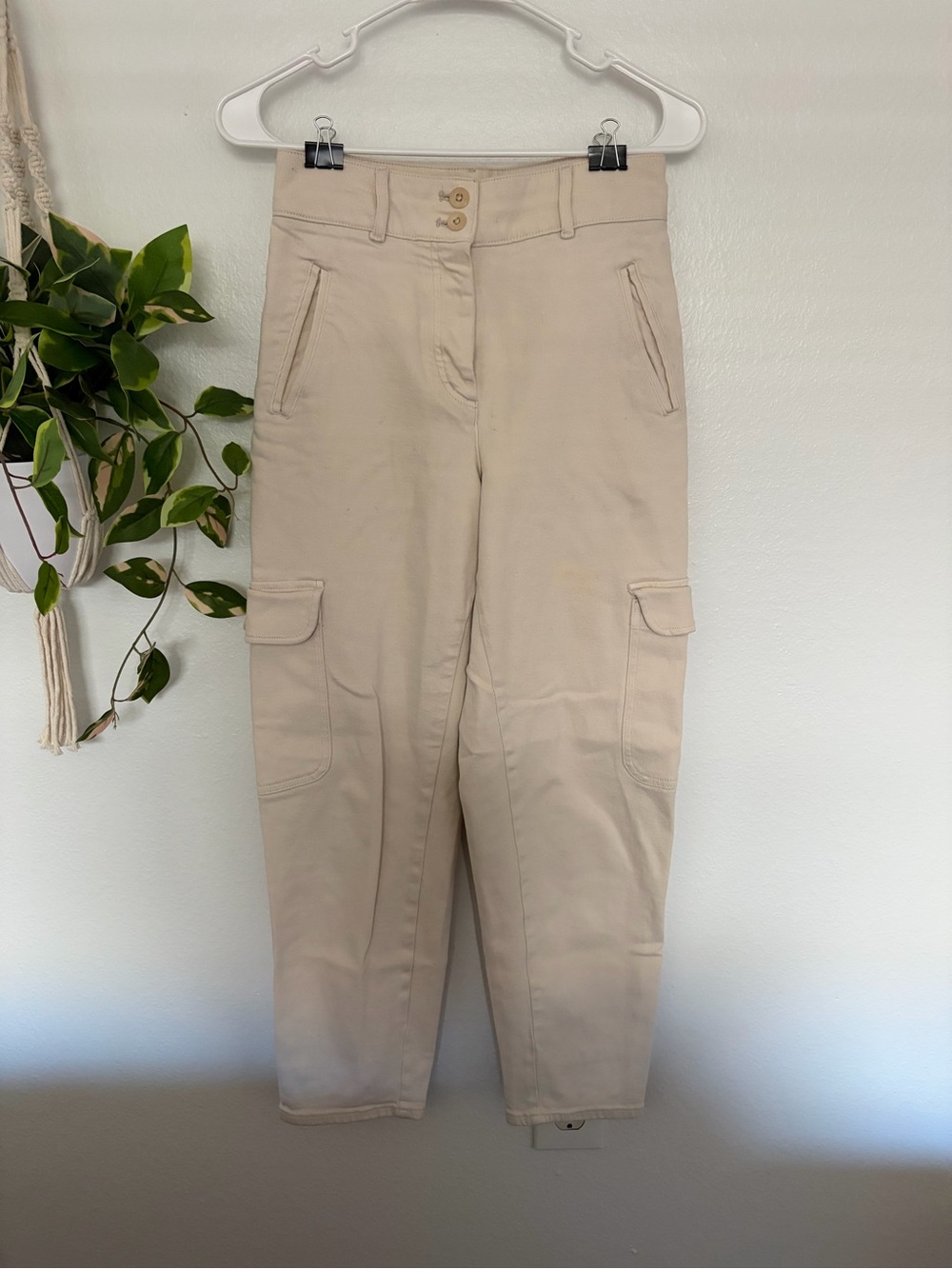 High-Rise Wilfred Cargo Pants - Cream